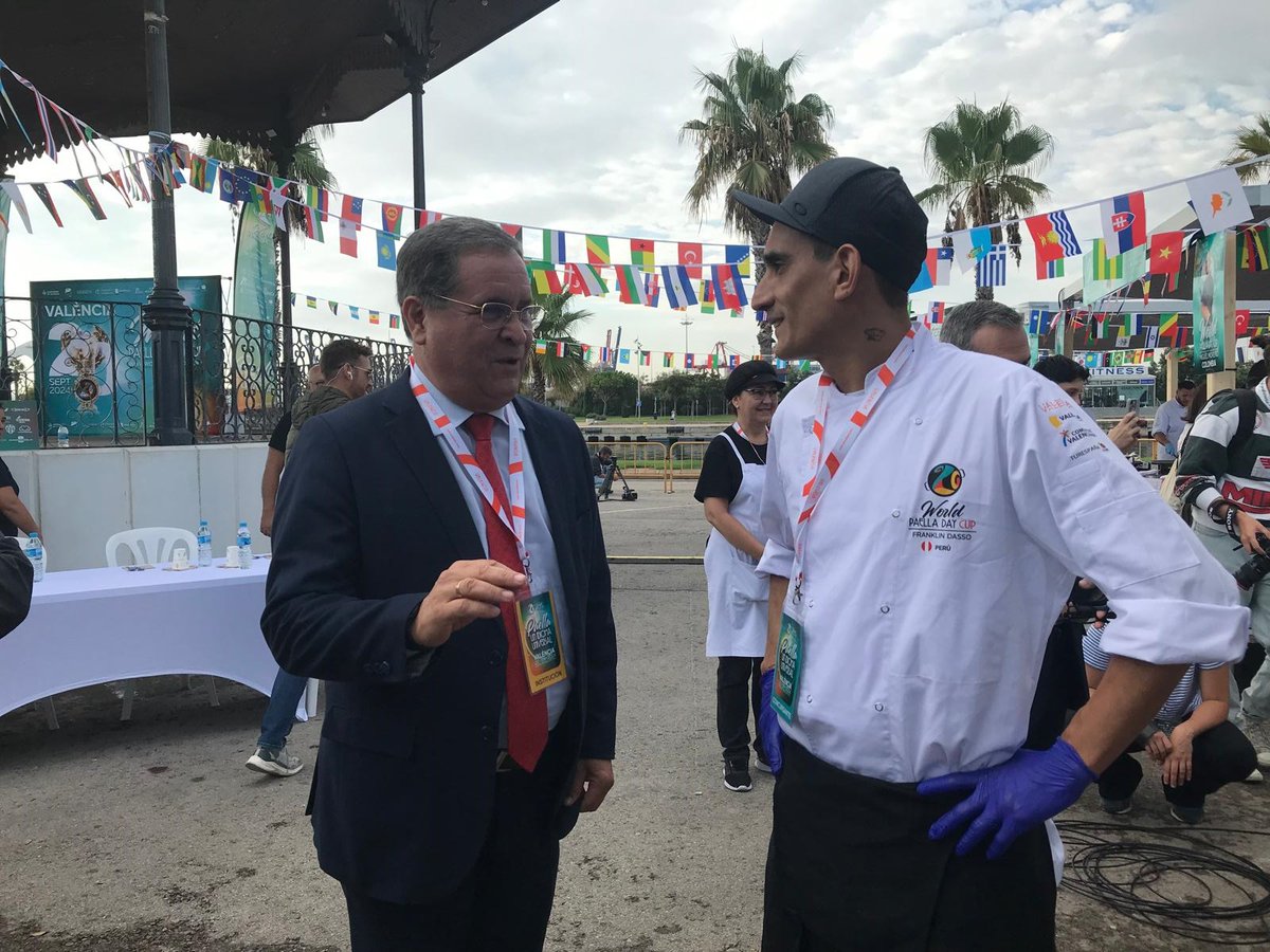 Perú en España tweet media