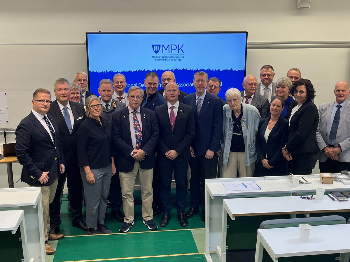 Ruotsin kumppanimme #försvarsutbildarna hallitus ja operatiivinen johto kylässä. v2025 suunnitelma on valmis. Isäntämaatuki (HNS), taistelupelastajien ja nuorten koulutus yhteistyön aiheita. 🇫🇮🤝🇸🇪 <a href="/MPKoulutus/">MPK</a> <a href="/reserviupseeri/">Reserviupseeri</a> <a href="/reservilaiset/">@reservilaiset</a> <a href="/Valmiusliitto/">NaistenValmiusliitto</a> <a href="/RyMpkl/">Maanpuolustuskiltojen liitto ry. - MPKL</a> @RtLiitto
