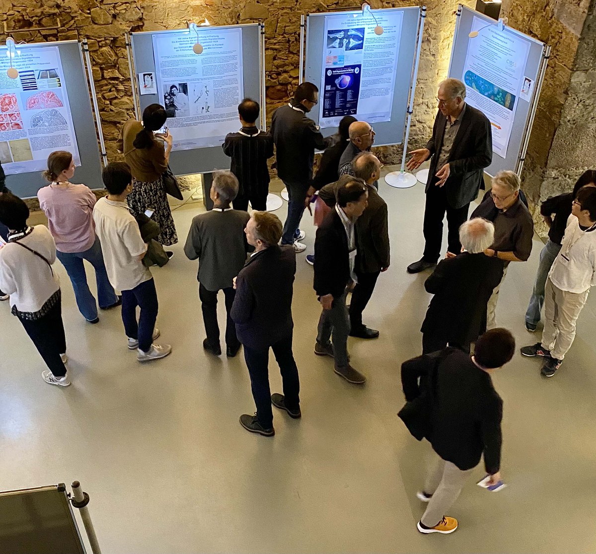 The perfect end to the outstanding Spemann and Mangold centennial meeting: a visit to the University Museum featuring some of Spemann's iconic items, expertly guided by the one and only Wolfgang Driver! #SpemannMangold2024