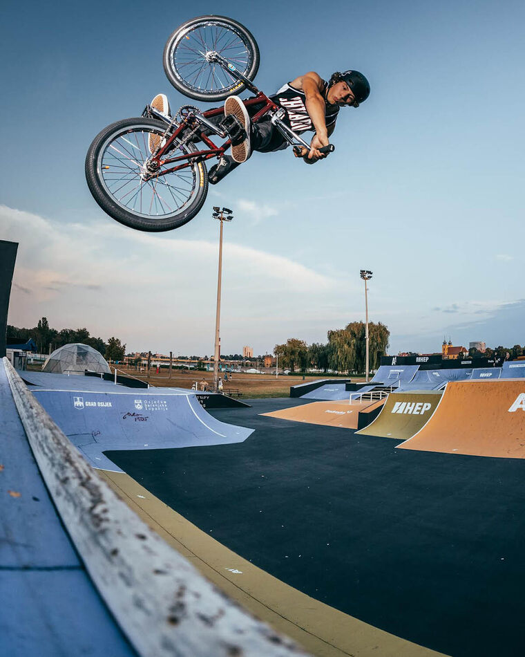 Bart de Jong tweet media