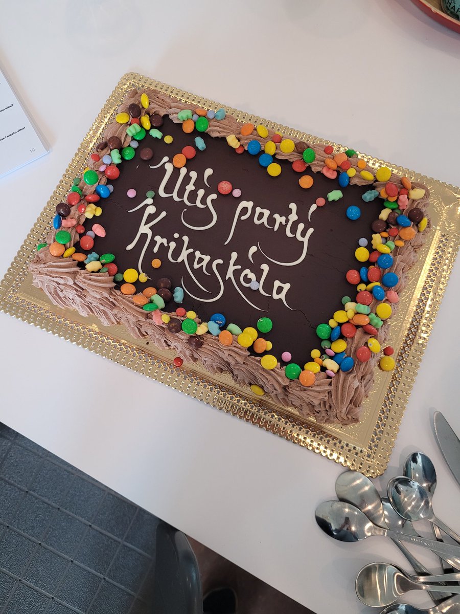 ☕️🍰 #utisonline #Krikaskóli