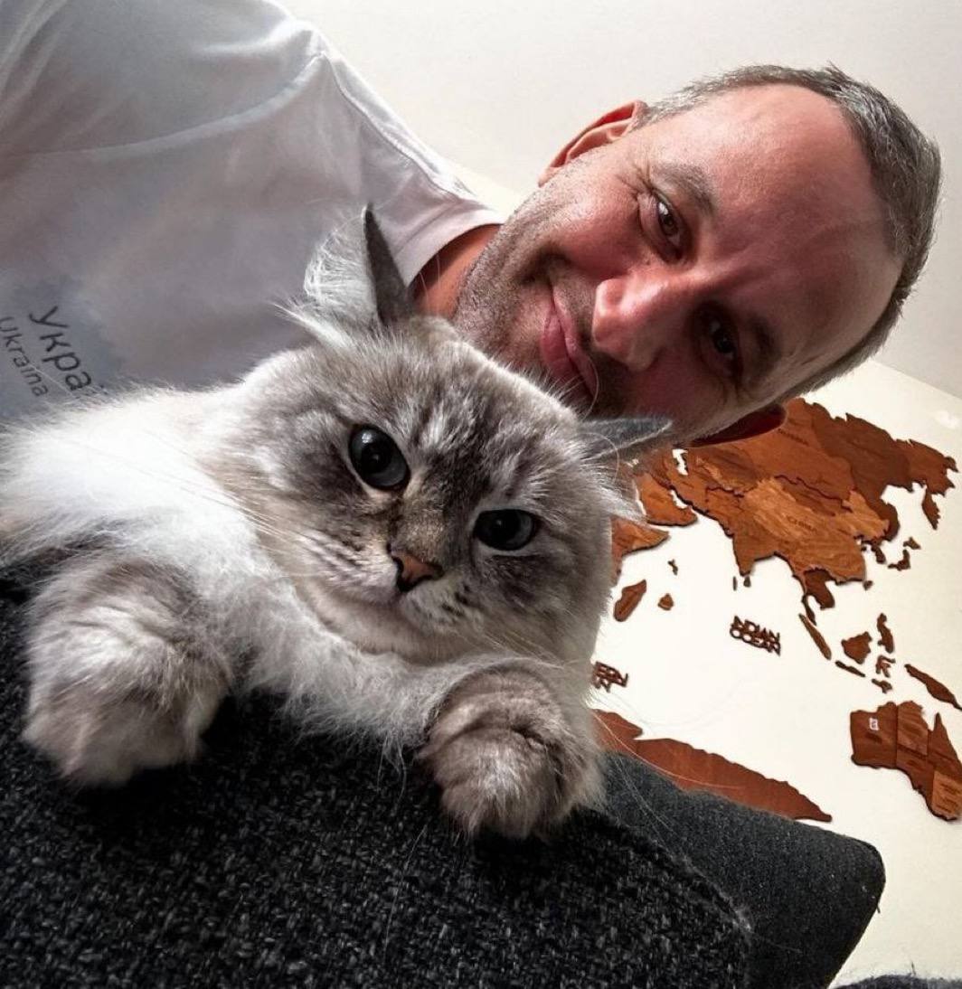 MasyaCTOerc20's tweet photo. Sometimes, Dmitriy Buterin bothers me like this. It gets annoying at times, but I love him anyways. https://t.co/Ylq0RdlH4s