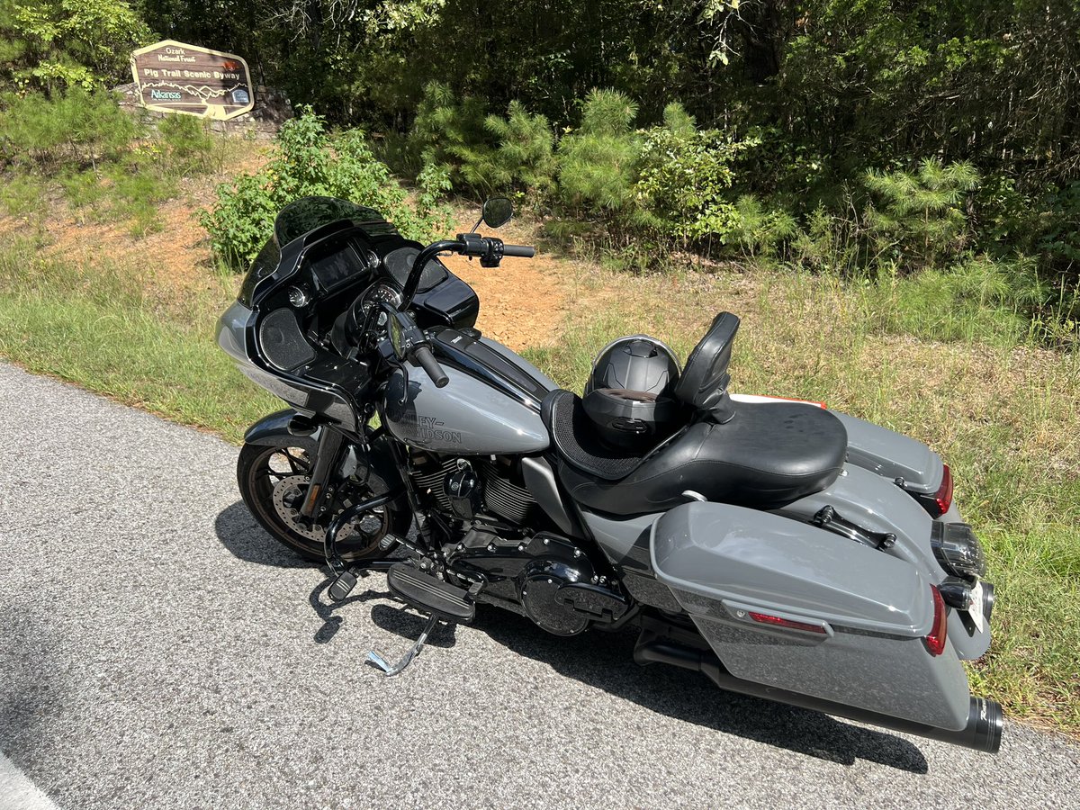 EdCaly5's tweet photo. Bikes, Blues and BBQ rally was a great reason to ride through northwest Arkansas this week. #BBBBQ #TulsaHOG https://t.co/q99fIdCDOQ