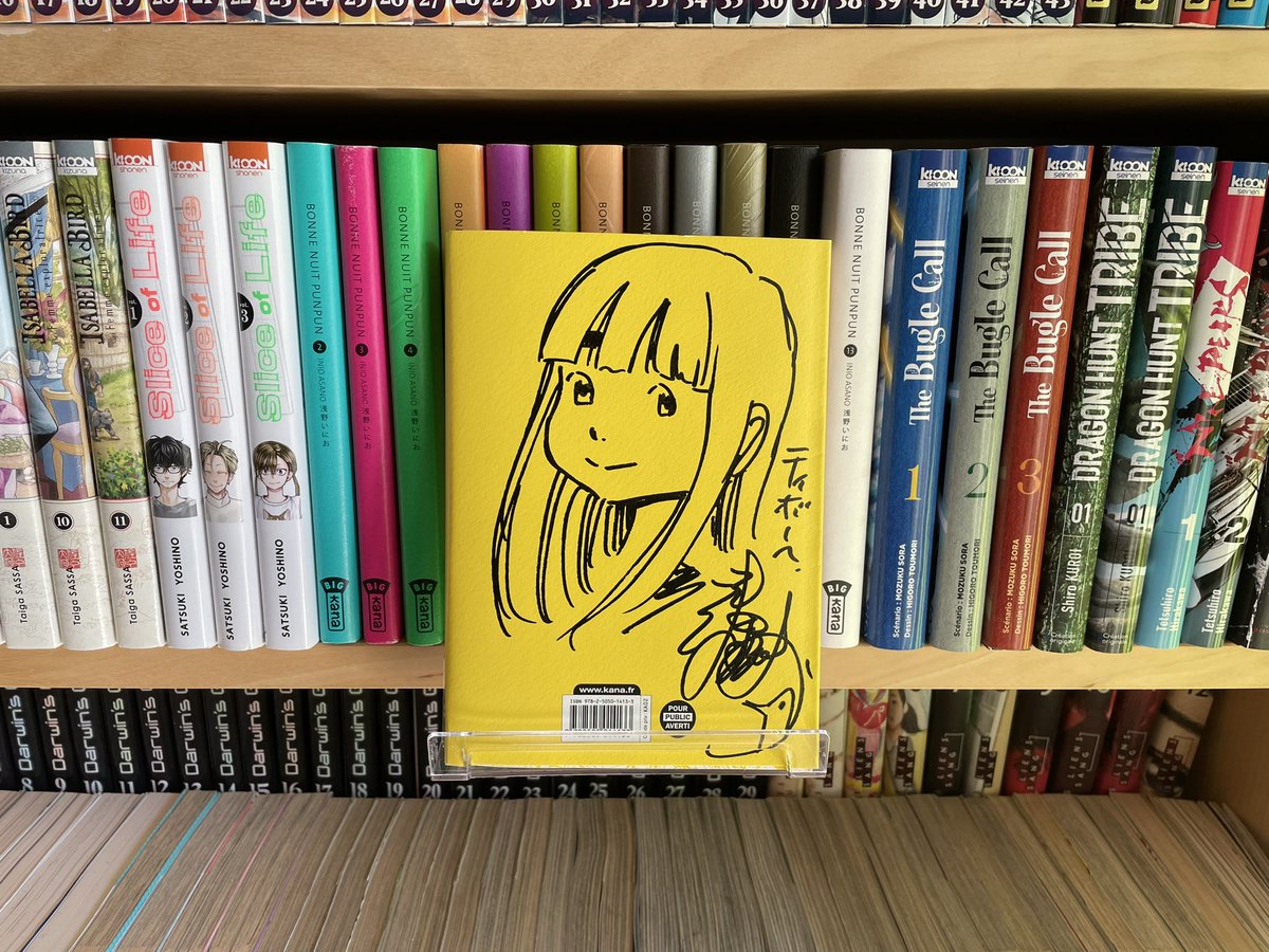 ed_le_fou's tweet photo. Je viens d’acheter ce support en acrylique pour mettre un manga devant des mangas … je vous laisse juger du résultat !

(Moi j’suis content 😉 https://t.co/7sLhDX7xoZ