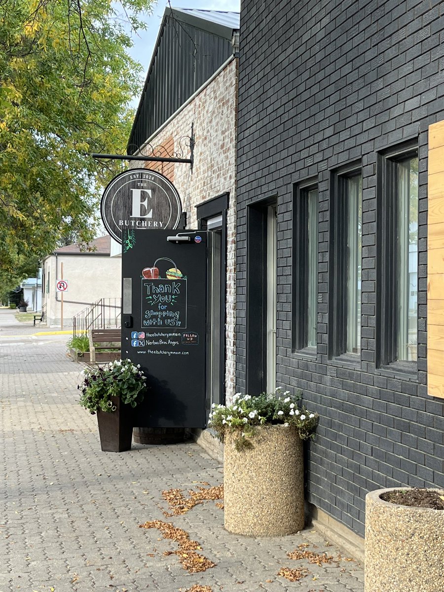 gbtangus's tweet image. When in Russell, Manitoba, you check out what the locals are up to…👇
Excellent job 👏 @NerbasBrosAngus 
#supportlocal
#grassfedbeef
#Angusbeef