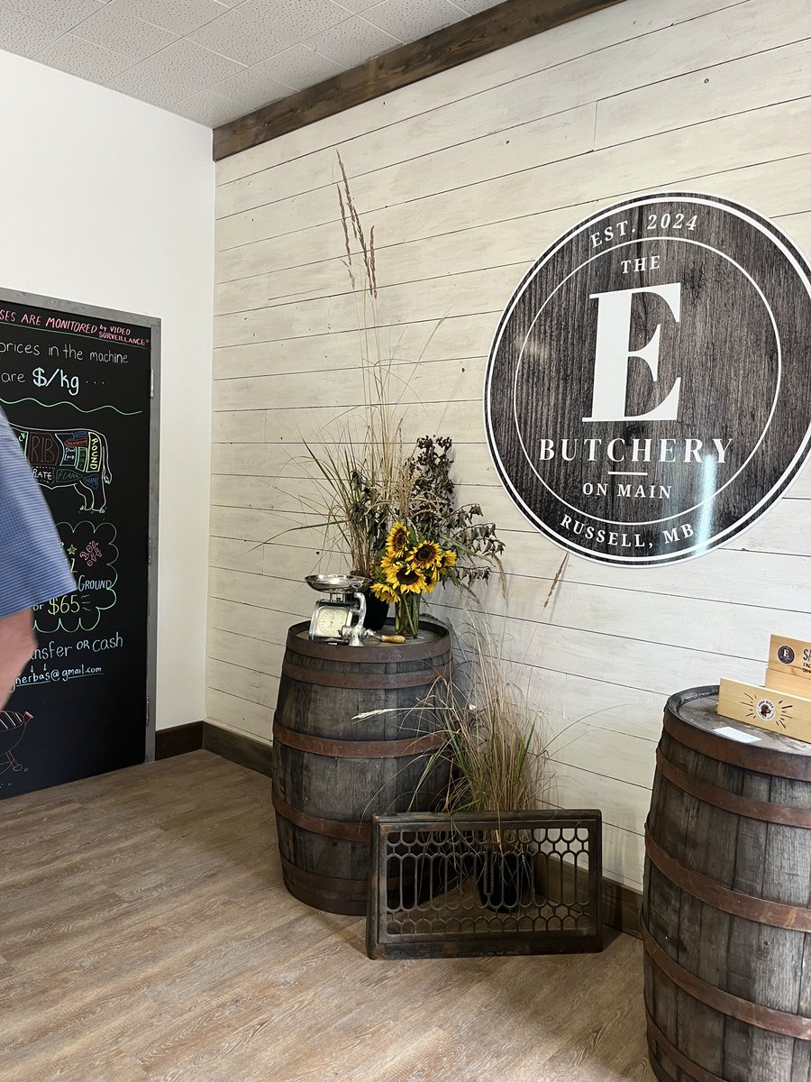 gbtangus's tweet image. When in Russell, Manitoba, you check out what the locals are up to…👇
Excellent job 👏 @NerbasBrosAngus 
#supportlocal
#grassfedbeef
#Angusbeef