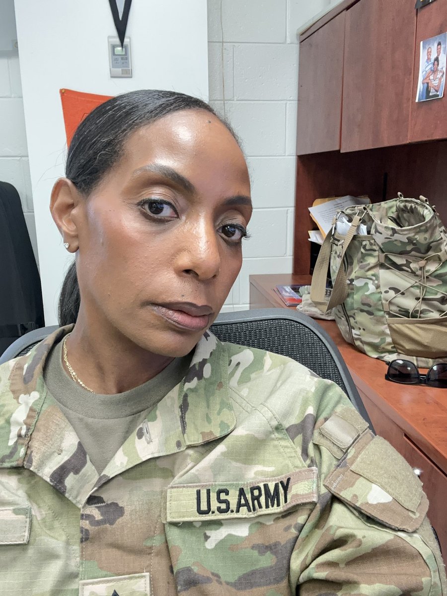 ladydee0310's tweet photo. Decided to get cute for work ☺️
Happy Friday!
#feelingbeautiful #gettingbackontrack #gettingbacktome 🫶🏾🤩 https://t.co/hsRL0llyQn