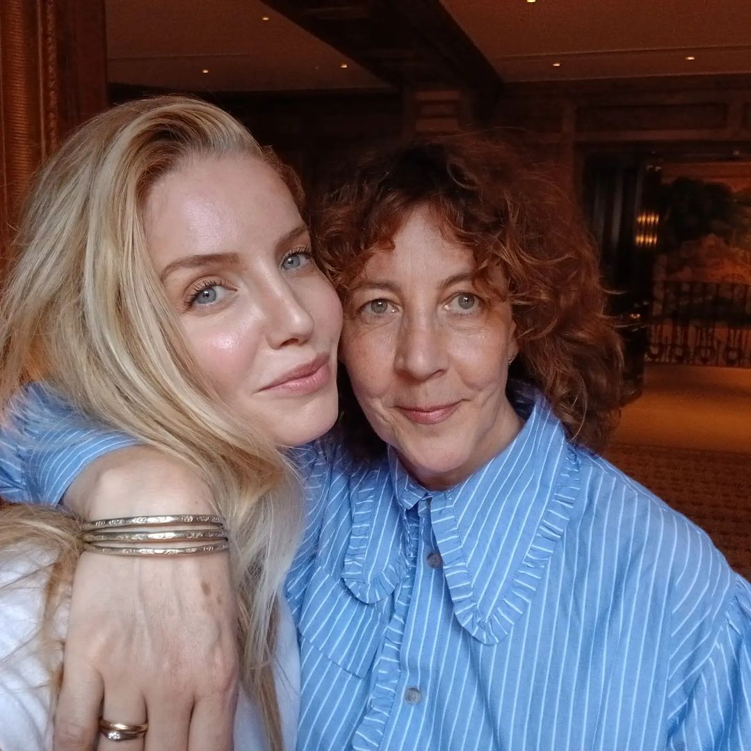 purplevrof's tweet photo. Our girl is so cute and gorgeous 🩵🩵🩵 I love her so much😘 What a lovely reunion photo of her and  Laura Shciavo (hair and makeup artist of Peaky) .   It's time to bring us some good news eh? Call me crazy but the hope lit up. @ThePeakyBlinder @WallisAnnabelle https://t.co/yGyPnmsaPE