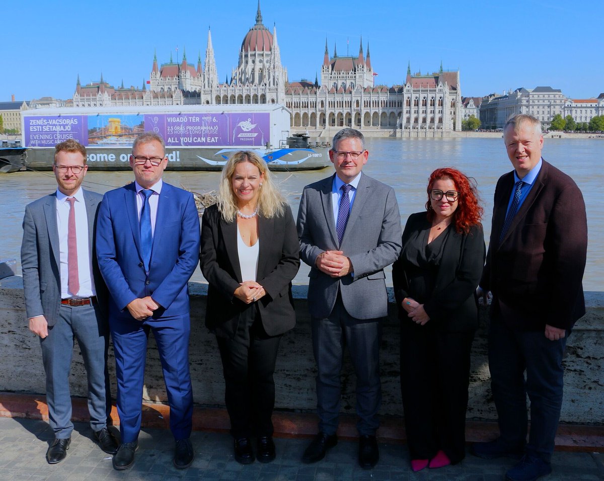 EUD_Brussels's tweet image. Earlier today, EUD President @sofiaisari, alongside the EUD Board and Executive Director Frankie Picron, had a meaningful discussion with Dr Ádám Kósa, Hungary's newly appointed State Secretary for Disability. @adamkosamep 
#EUD #DisabilityRights #SignLanguage #Inclusion