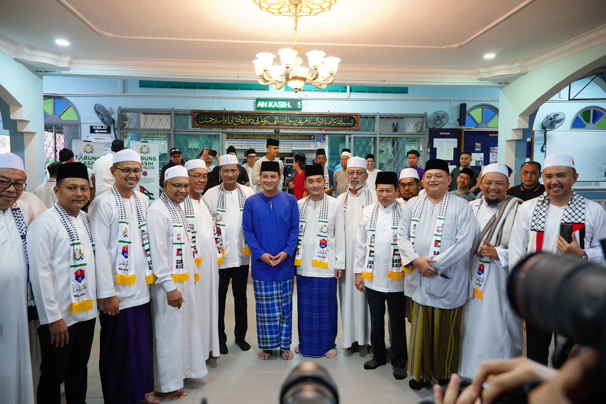 ahmadmaslan's tweet photo. #SemarakSubuh di #Mahkota & Bantuan rm2.5 juta #BangsaJohor kpd #rakyat #Palestin.
Saya hadir bersama ribuan jemaah & hadir 6 pelajar Palestin. Allahu Akbar❗️
MB #Johor @onnhafiz merasmikan & calon #BN #Perpaduan Syed Hussein turut bersama. https://t.co/D3RD2aJF3t
