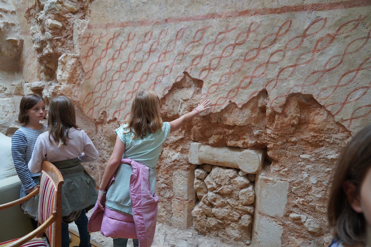 #JEP2024 
Dans le cadre de l'opération "Levez les yeux", près de 300 élèves découvrent le patrimoine historique et les espaces contemporains du rectorat <a href="/acpoitiers/">Académie de Poitiers</a> 
Merci aux élèves du Bac pro "Accueil et tourisme" du lycée Le Dolmen #Poitiers qui ont assuré les visites🙏👏