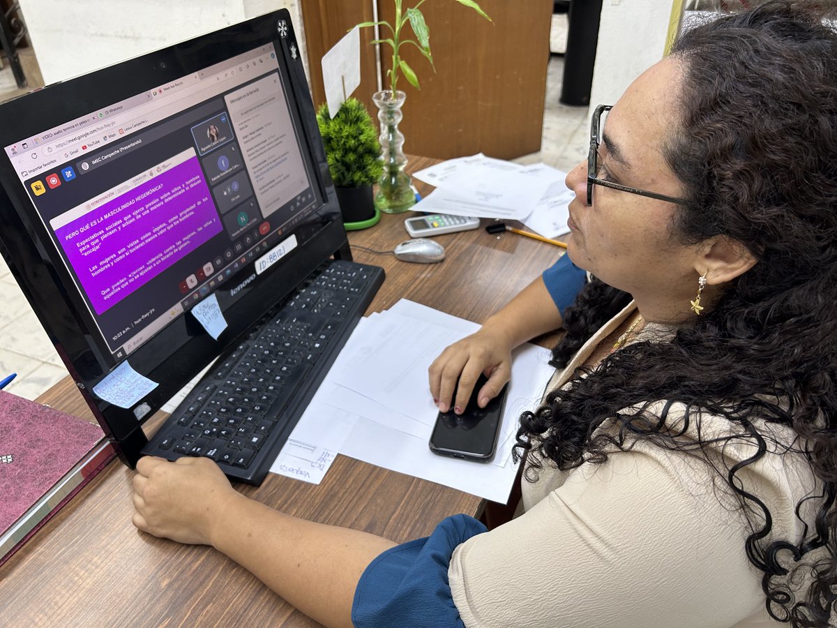 SABGCampeche's tweet photo. Como parte de las acciones para obtener el #DistintivoMorado💜, personal del @IMECMUJERES impartió la plática a todos los servidores públicos adscritos a la #SECONT, denominada "Somos parte de la solución", sensibilizando en temas de equidad de género.

#CampecheGobiernoDeTodos https://t.co/hDN9cD52GC