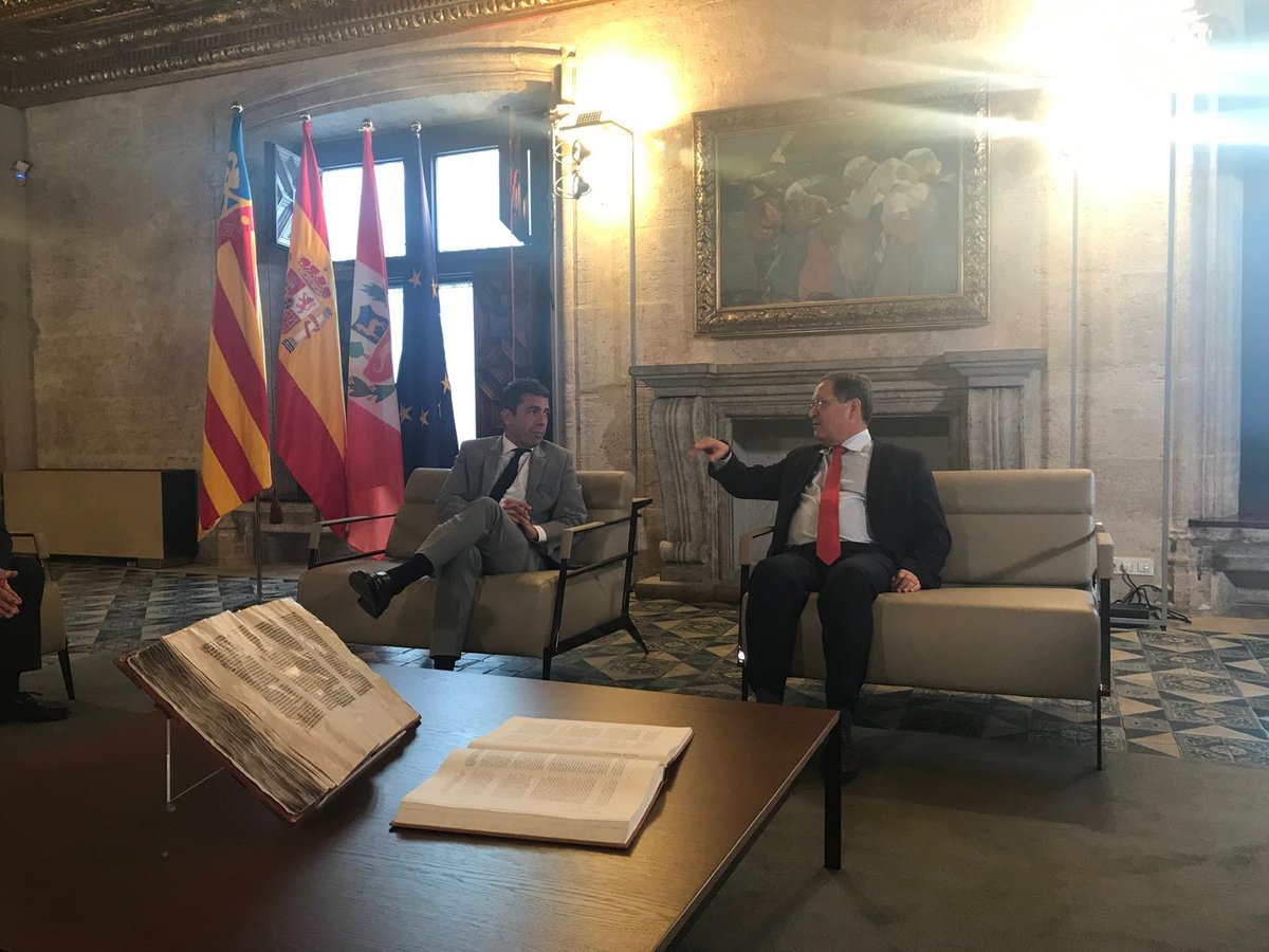 Perú en España tweet media