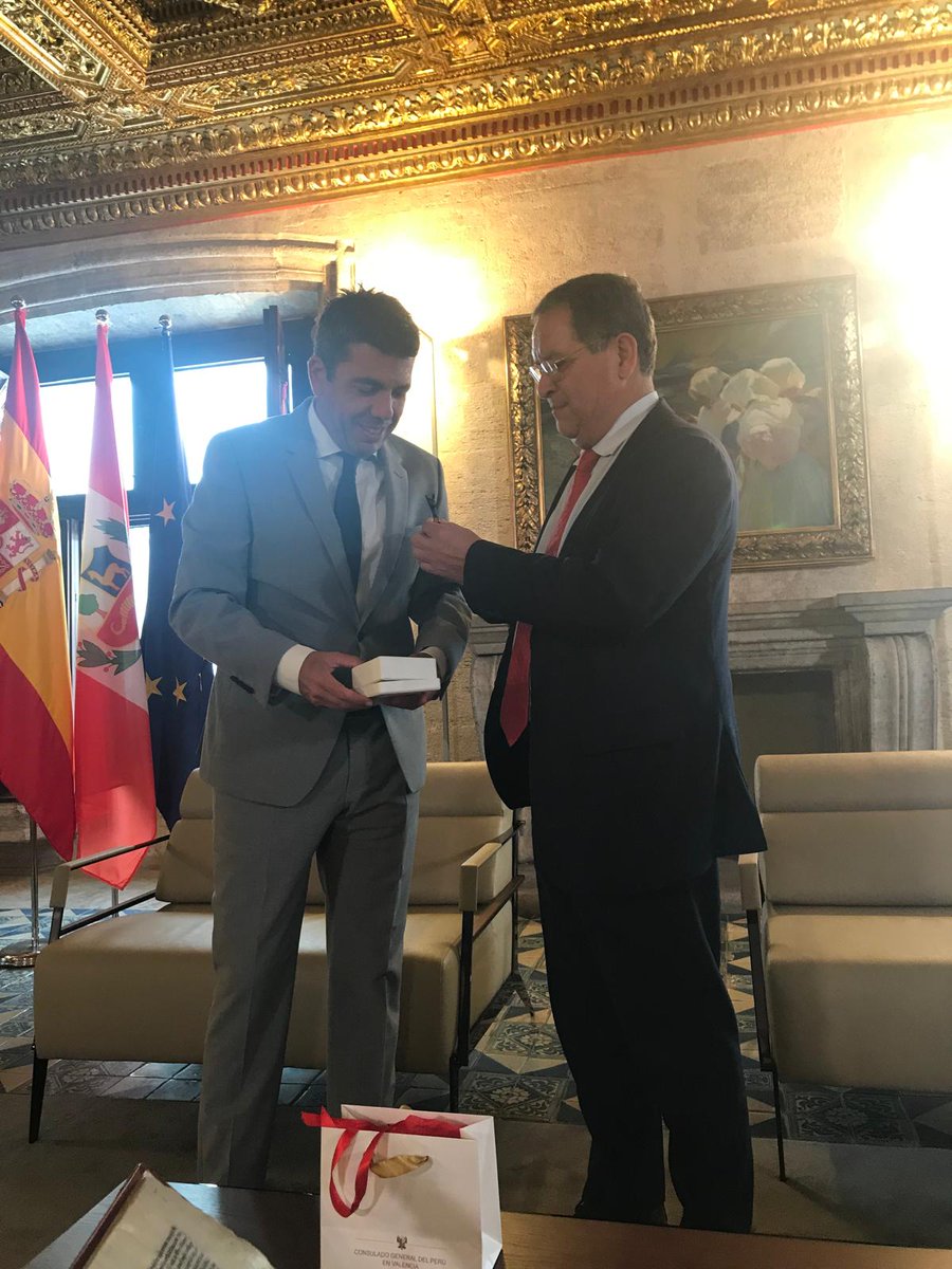 Perú en España tweet media