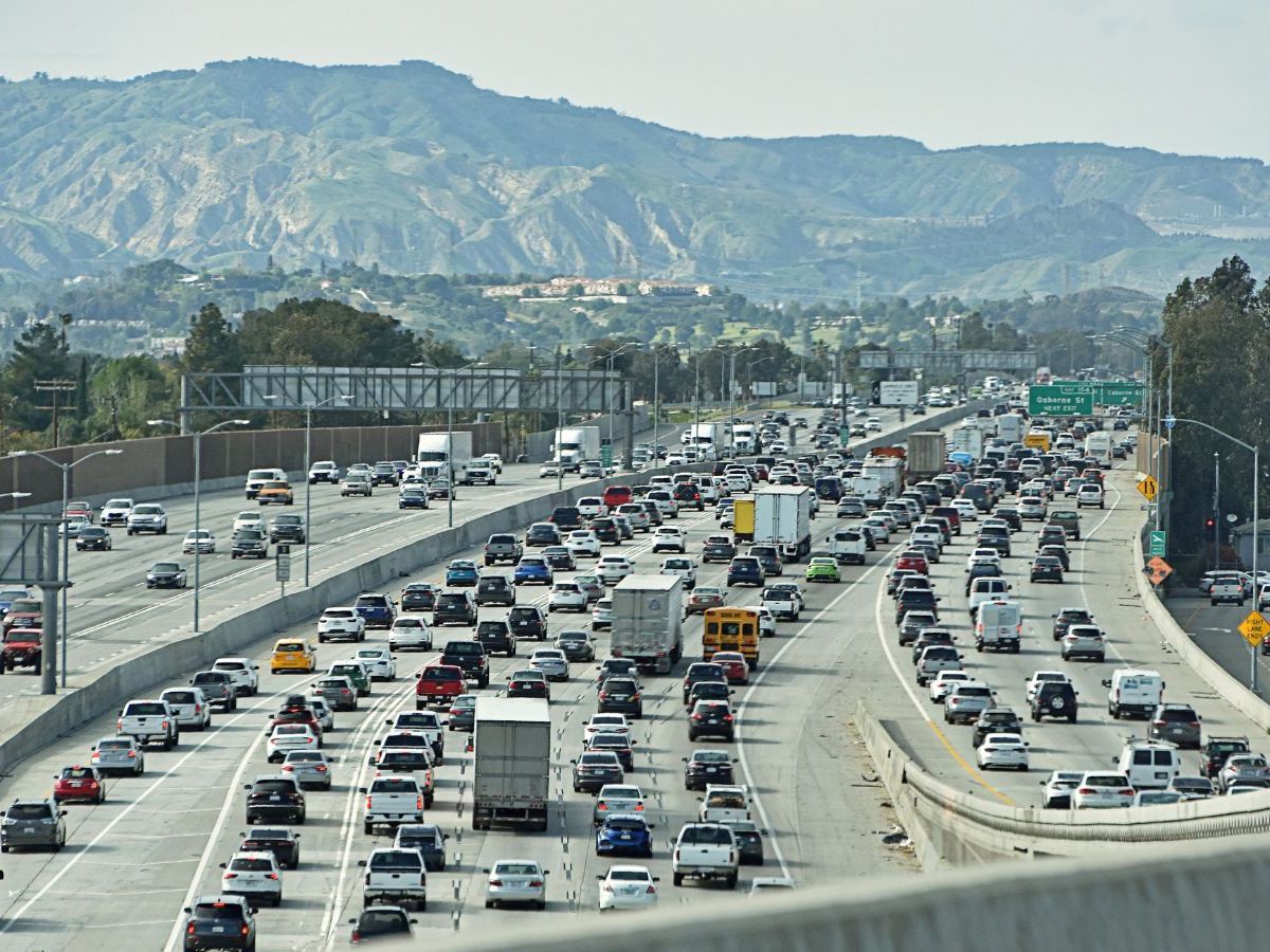 Great article making a critical point - Electric vehicles alone can’t solve transportation’s climate problems » Yale Climate Connections buff.ly/3P9Fjll