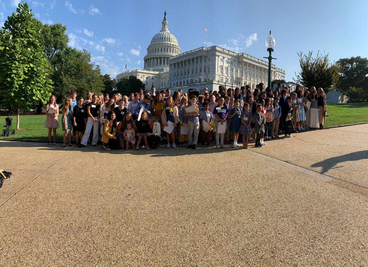 KIDSvCANCER's tweet photo. We are off to a great start . 100 youth advocates are having meetings on the Hill advocating for the #GiveKidsAChanceAct and the #CreatingHopeReauthorizationAct. Wish us luck! https://t.co/0H5pZZZnya