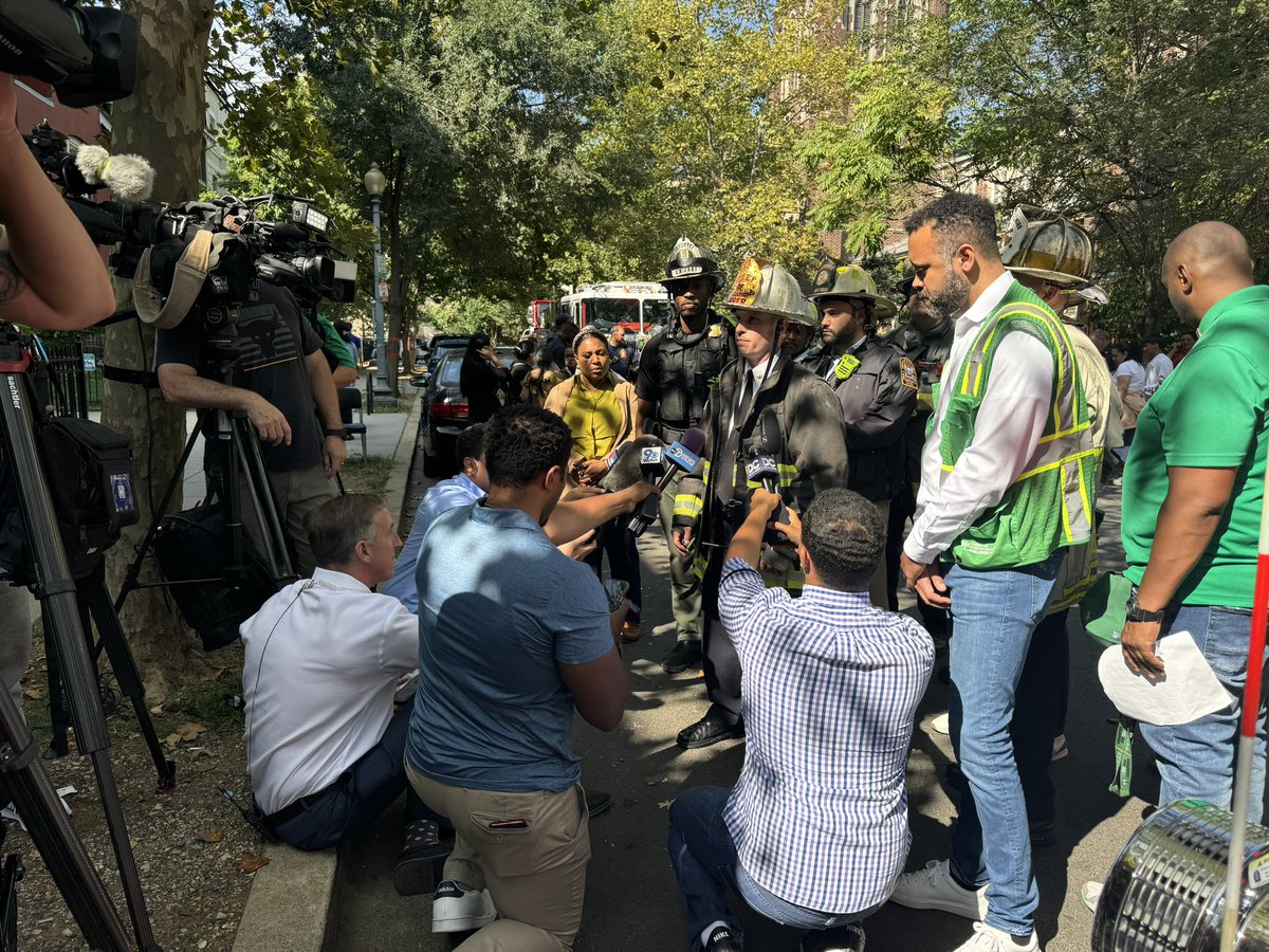 dcfireems's tweet photo. Update explosion 1400 block Columbia Rd NW. Continue to investigate cause. Multiple city agencies on scene to assist residents. A number of displacements anticipated. @dcfireems will maintain a presence on scene. No further injuries reported. #DCsBravest https://t.co/g6Ktpy2FpR