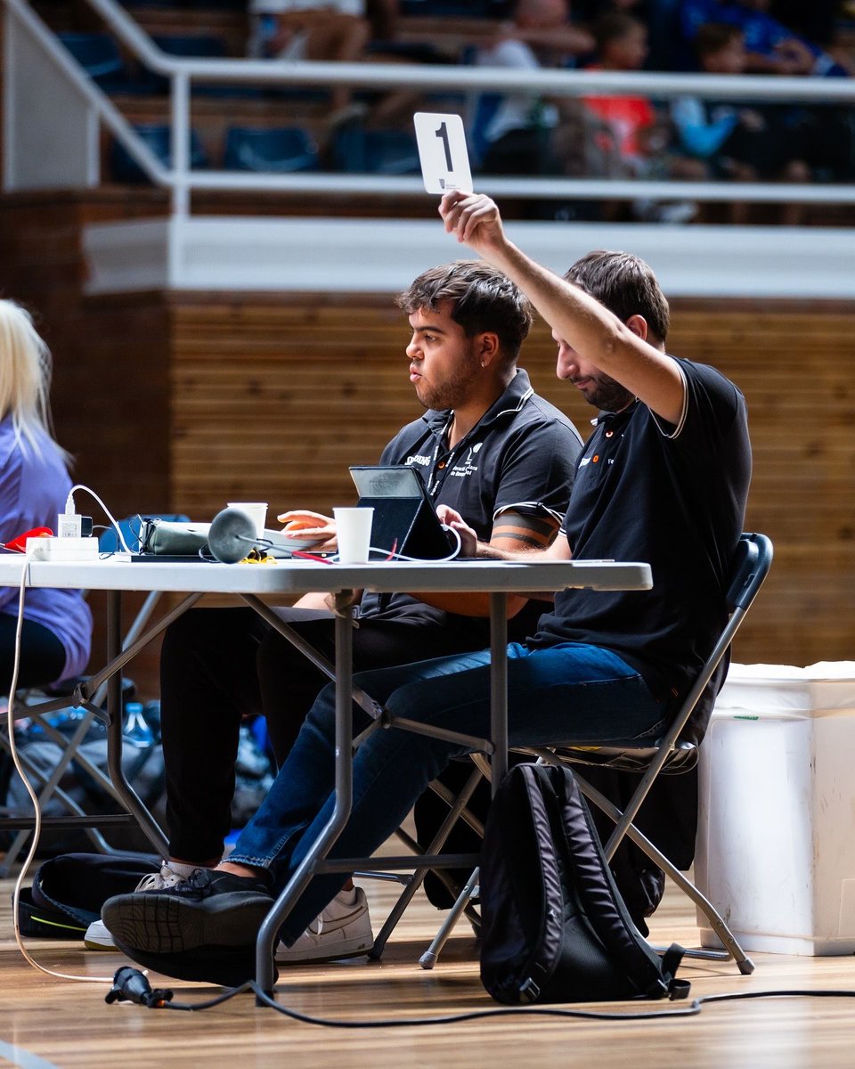 🤜🏽🤛🏽 Gràcies, <a href="/FCBQ/">FCBQ</a>

😊 Comencem els agraïments del quart Torneig Nord: volem agrair als àrbitres i als auxiliars de taula (que s'estrenaven aquest any) per fer possible el torneig.

😎 Sense vosaltres no hauria anat tot tan bé, ens heu donat un plus de professionalitat!