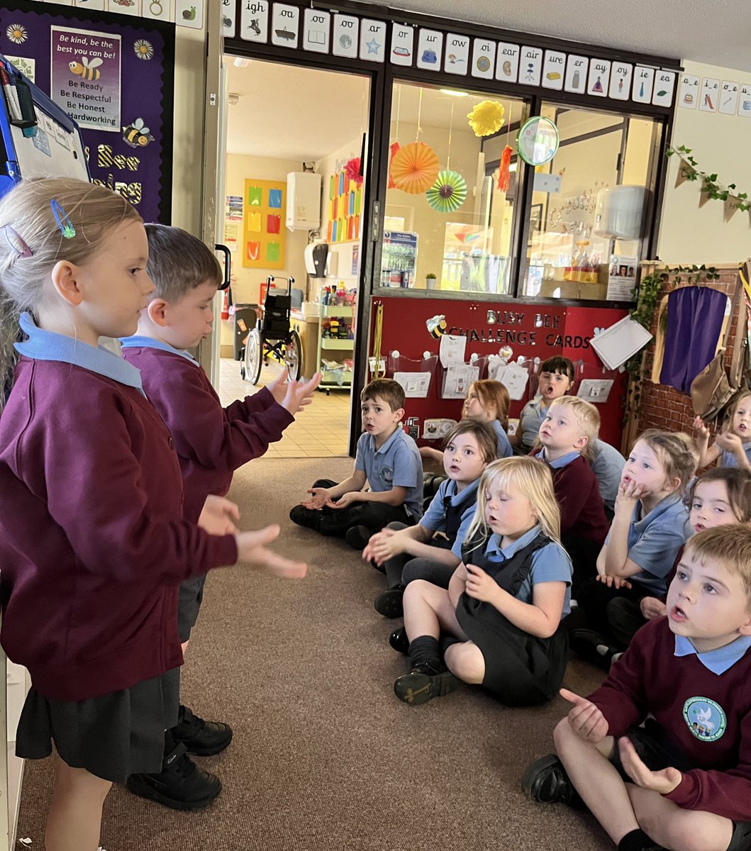 Blwyddyn Un have been practising our Welsh questions during Busy Bee learning and Helpwr Heddiw time
#lookingafterwalesandtheworld