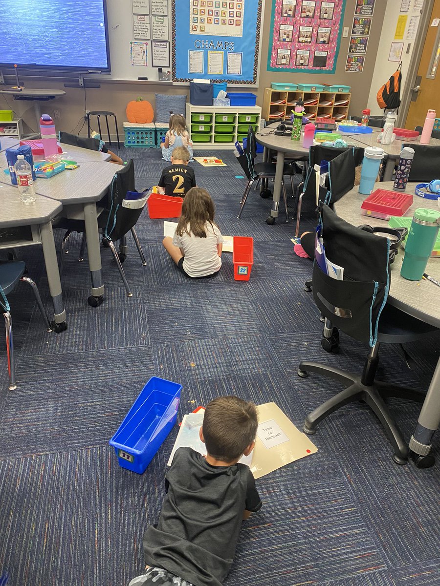 Working on our reading stamina! 💪🏼#oct4u
