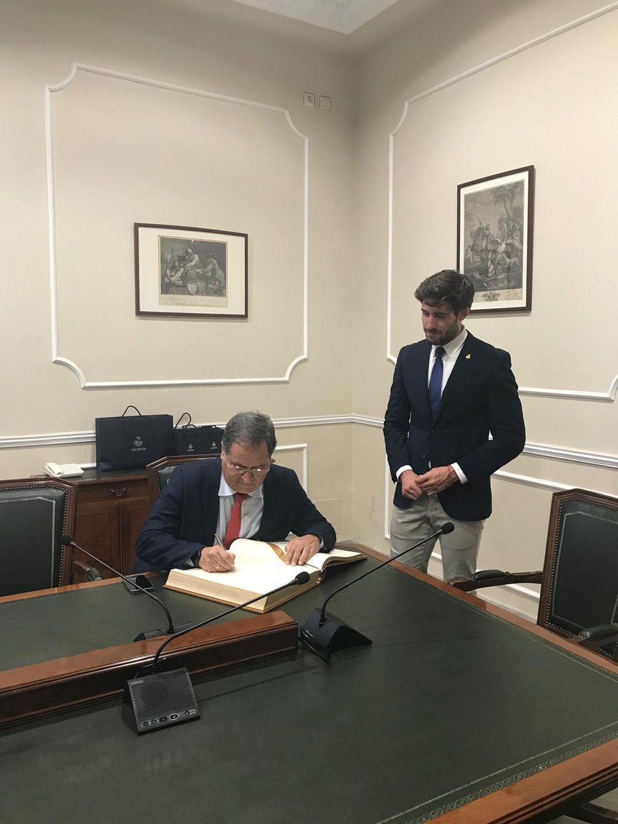 Perú en España tweet media