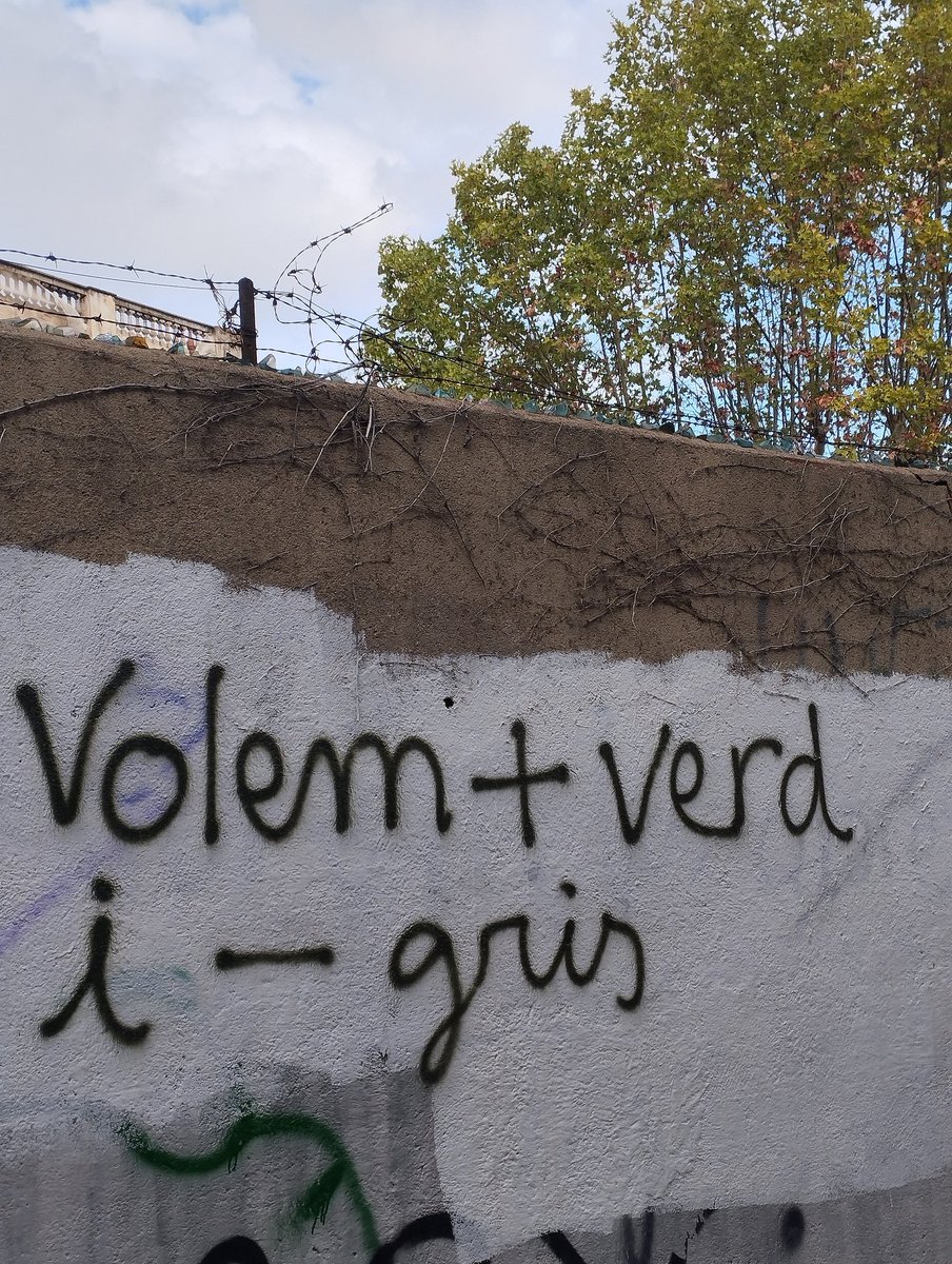 LaDreceraSv's tweet image. Avui que és el PARK(ing)Day, La Drecera i Defensem Can Raventós ens unim per reinvindicar un barri més sostenible, carrers sense cotxes i espais verds per al veïnat! @CanRaventos @AVSarria @SarriaRespira @ParkingDay_BCN @LaDreceraSv