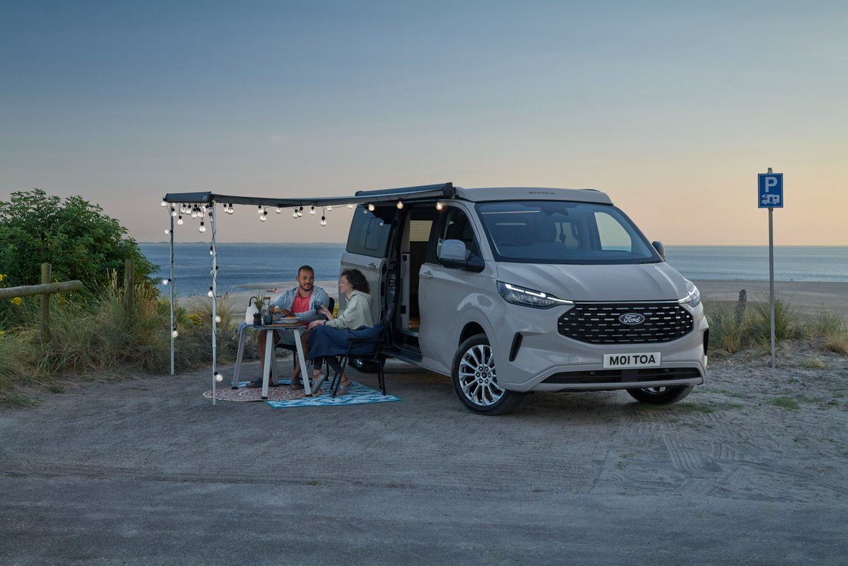 🚐 Le Ford Transit Nugget : adieu les hôtels, bonjour la liberté ! ☀️ Aménagement malin, confort optimal, et des routes infinies à explorer. #VanLife #FordTransitNugget #RoadTrips 
Pour plus d'infos c'est ici👇👇👇
ford.to/4d8OSti