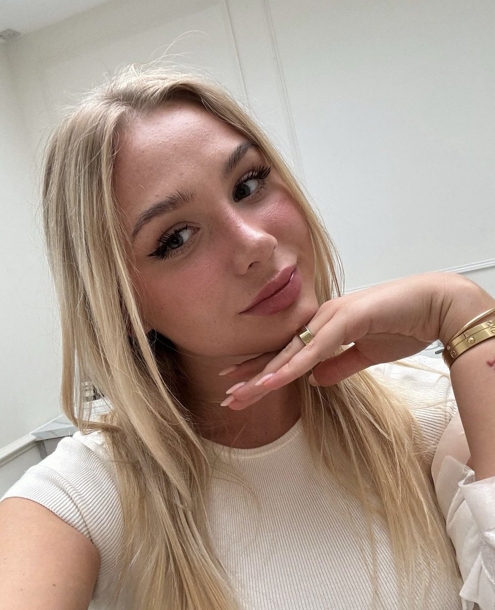 dilaragoddess's tweet photo. Geen filter, gewoon lekker natuurlijk mezelf!🥰

#findom #paypig #walletdrain #finsub #femdom #cashmeet #geldslaaf #tikkieslaaf https://t.co/n3e6psvFYu