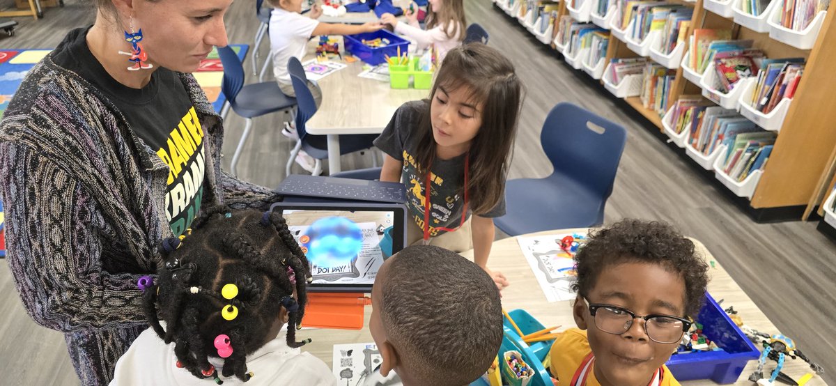 KramerDISD's tweet image. Thanks to Mrs. Thies, so many wonderful things are happening in the lilbrary. Students can express themselves through dot art, which comes to ife with a click of a button. #ibpyp @DISD_Libraries