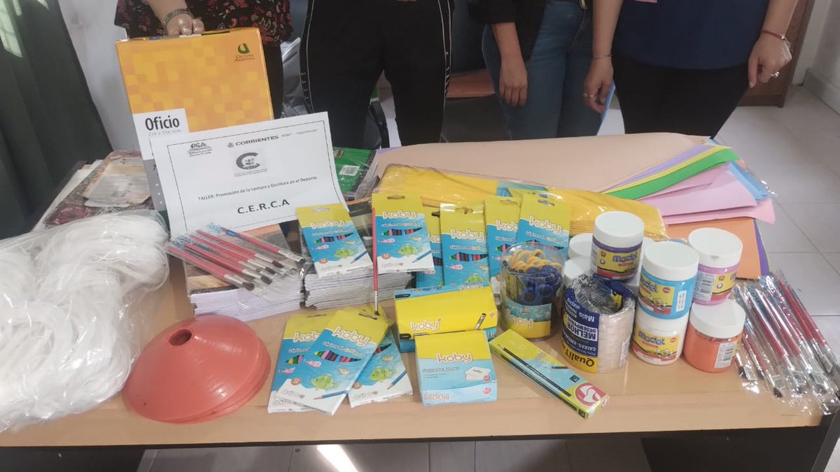 ✍️📋 Firma de documentaciones del Programa CERCA, también se  entrego materiales para el Centro, cumpliendo el acuerdo entre Educación y Desarrollo Social.
<a href="/CorrientesGob/">Gobierno de Corrientes</a> <a href="/desarrolloctes/">Ministerio de Desarrollo Social</a> <a href="/adangayaok/">Adán Gaya</a>