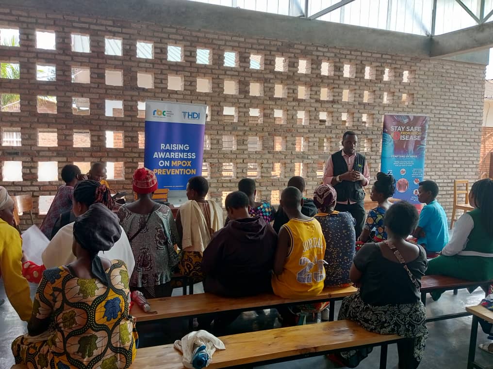 Kinyinyahc's tweet photo. To day we started Vaccination of #Mpox in Key population.
We thank @WHORwanda  @RwandaHealth @RBCRwanda @RwandaFDA @HDIRwanda @KibagabagaH for their support .
@CityofKigali @Gasabo_District @SectorKinyinya https://t.co/4mJpqqaPYx