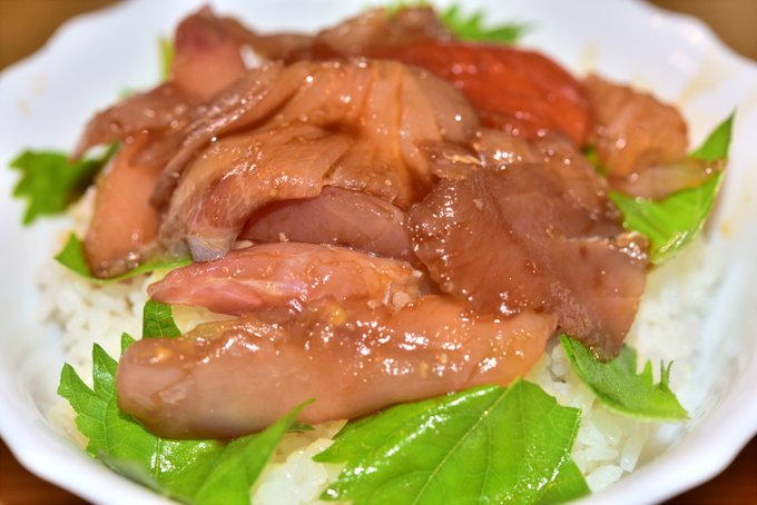 最近はまっている
お造りの切り落としをスーパーで安く買ってきて
わさび醤油でかっこむやつ 