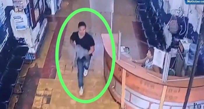 fiaheisenberg's tweet photo. FAVOR COMPARTIR

Es quien violó a 42 mujeres.

El violador en serie que se escapó de un hospital de Mazatenango. 

¡Atentos si lo ven! https://t.co/CvbtEonWxS
