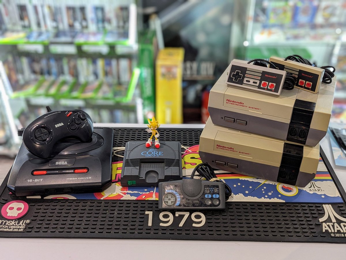 MatosandGames's tweet photo. Il est bien cool ce réassort de matos consoles 😎
#retrogaming #pcenginecoregrafx #sega #megadrive #nintendo #nes #matosandgames https://t.co/aAgyyr5lhx