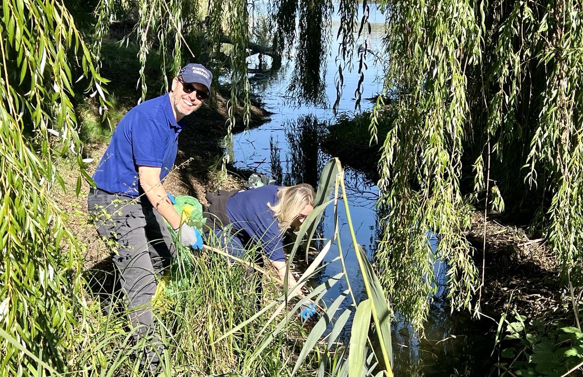 AusAmbPoland's tweet photo. #CleanUpTheWorld 🌎 is an incredible global movement that started in 🇦🇺, and in 1994, 🇵🇱 became one of the first countries to join. The 🇦🇺 Embassy team and I were proud to join @NaszaZiemia & local school children in cleaning up more than 125kg of rubbish in Warsaw today! https://t.co/kYKMkEsv0M