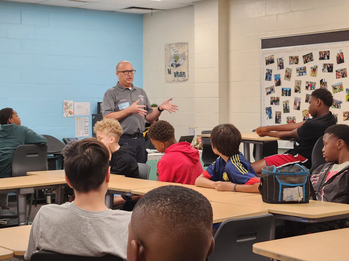 MissCWaterfield's tweet photo. Another great career day! 💛🖤 @BMSatRSD2 @KrisBailes https://t.co/BEh6W0yihj