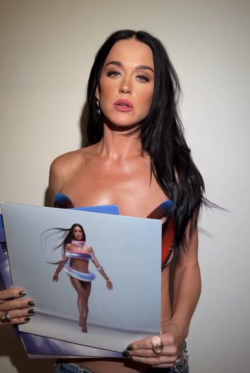 Katy Perry está de vuelta! 🎶

Después de 4 años, lanza su nuevo álbum "143". ¿Será este el regreso triunfal que sus fans esperaban?