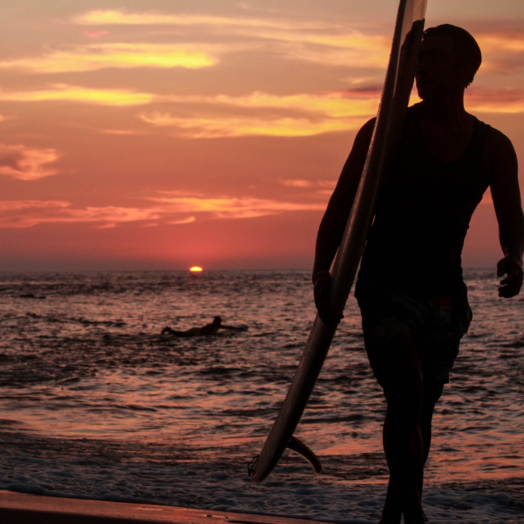 When the sun kisses the sea, it’s a reminder that the best adventures are just ahead. Here’s to endless summer moments with Eterno Verano Tequila by your side. 🌞🏄‍♂️

#EndlessSummer #SurfLife #SunsetVibes #EternoVerano #AdventureAwaits