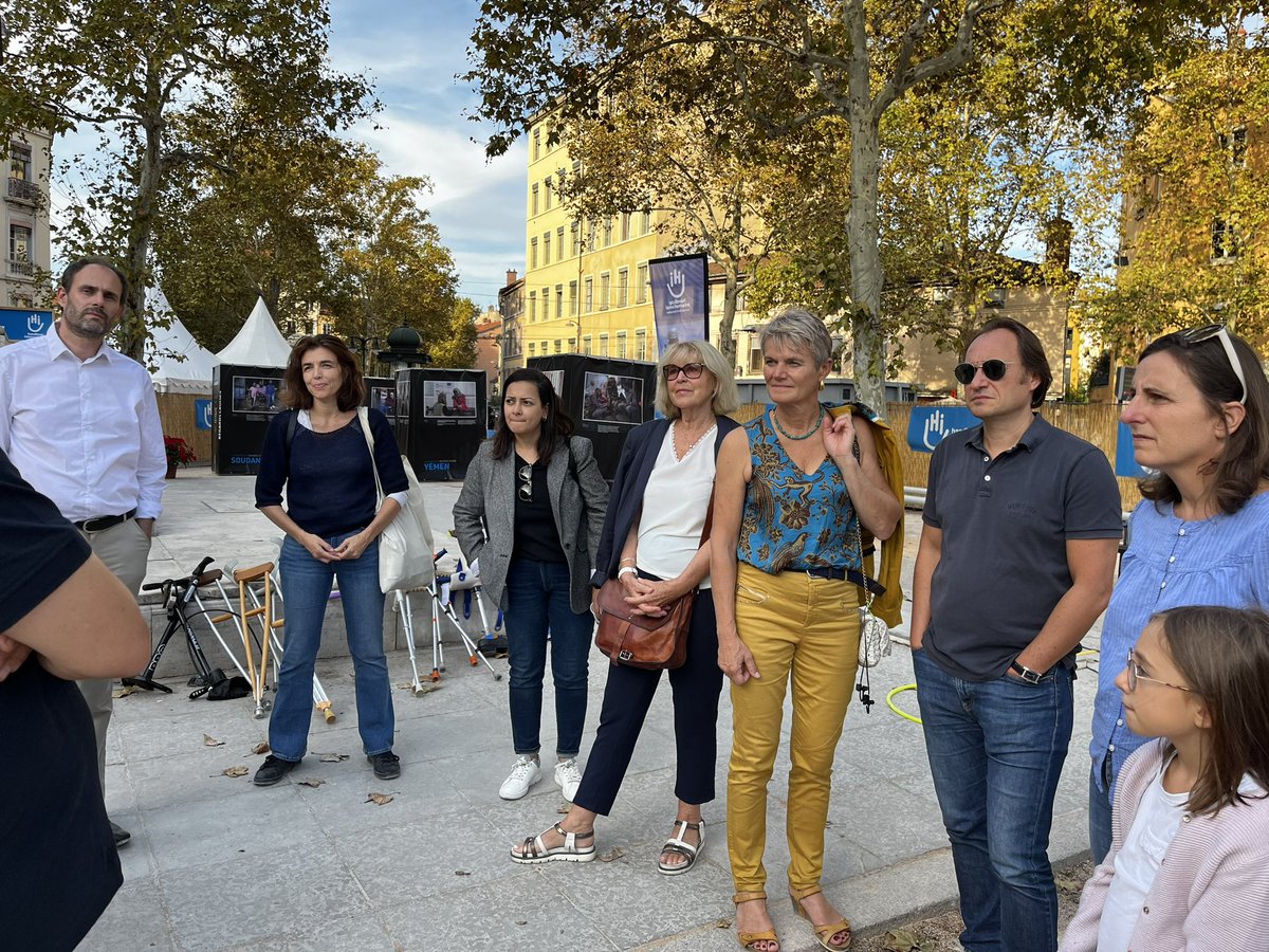 Demain venez nombreux lancer votre chaussure place de la Croix Rousse. <a href="/HI_france/">Handicap International France</a> Ici avec <a href="/MaisonDesSol/">MaisonDesSolidarites</a> <a href="/HalletEghayan/">Compagnie Hallet Eghayan</a>