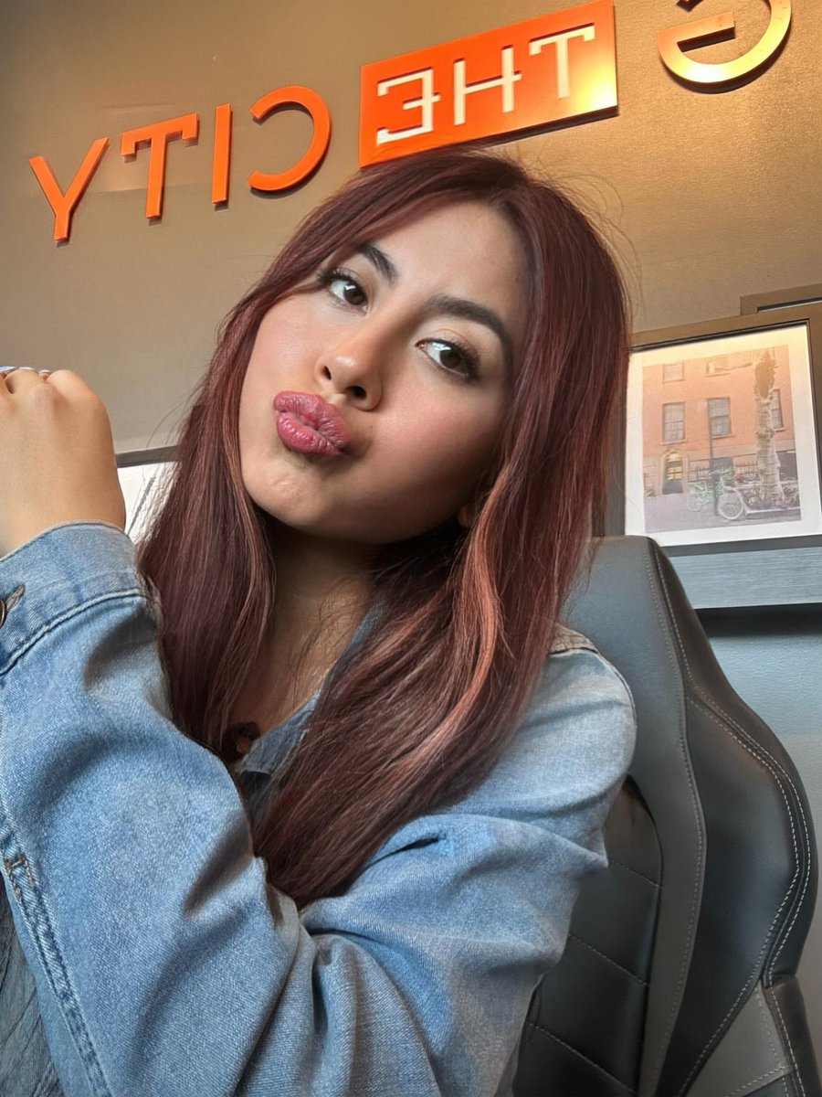 ashxwong's tweet photo. tgif https://t.co/zrp989mgCy