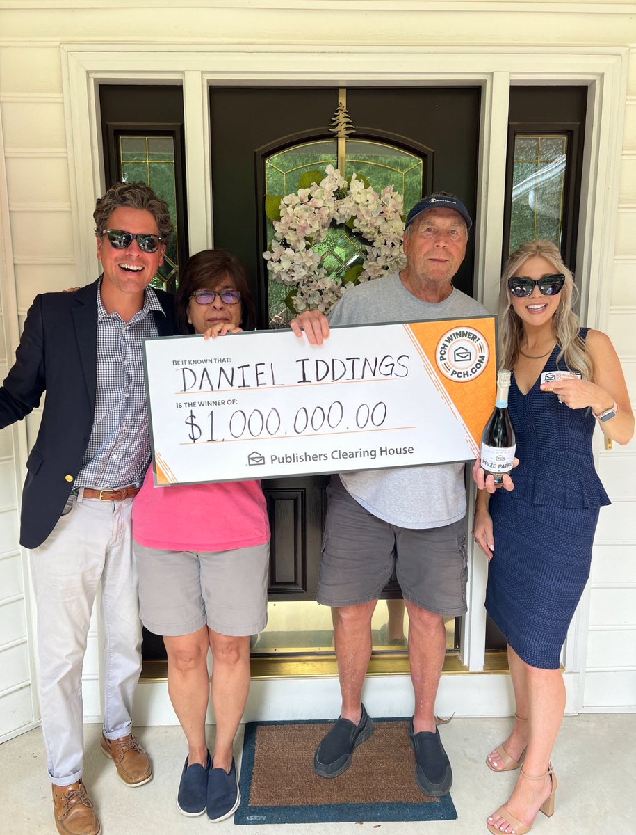Congratulations to today's SuperPrize #PCHWinner, Daniel I. of NC! Woohoo!!! 🤩🍾💵🌹🤑🎈🎉🙌