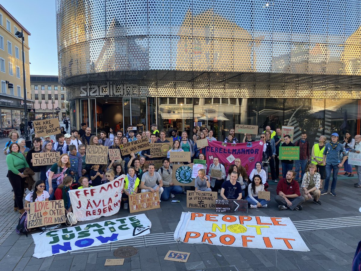 Week 317. Global climate strike with Fridays For Future Uppsala!

Today during the global day of action people have been protesting and climate striking all over the world to demand climate justice. Tomorrow we will take it to the streets in Stockholm. Dozens of different