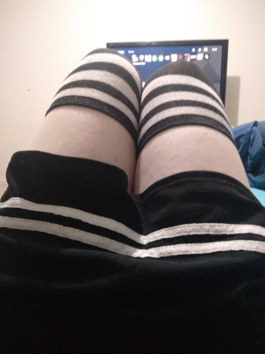 Femboy thighday