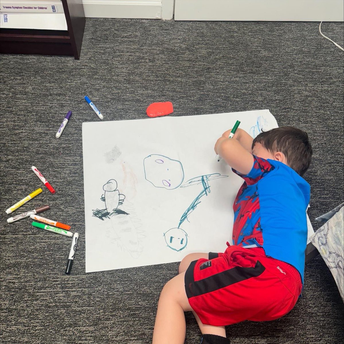 sallykatewinter's tweet image. One of the youth drew himself and the Shelter counselor! #selfportrait #artexpression 💙💚