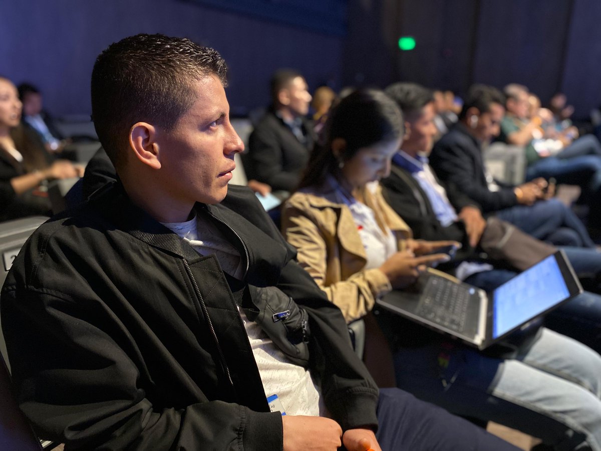 Tuvimos la oportunidad de conversar con el viceministro <a href="/JuradoGabriel_/">Gabriel Jurado</a> y compartir nuestras observaciones sobre cómo las ISP podemos contribuir al cumplimiento de las metas de conectividad del gobierno nacional. 💬🌐 #ConectividadParaTodos #MásISP #BrechaDigitalCero