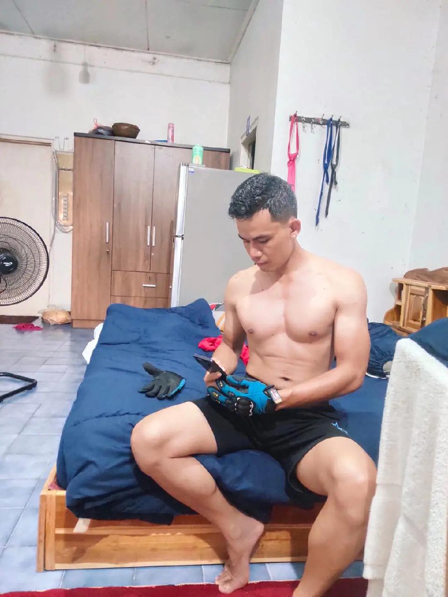 เสพติด​ผู้ชาย​หล่อ​ tweet media