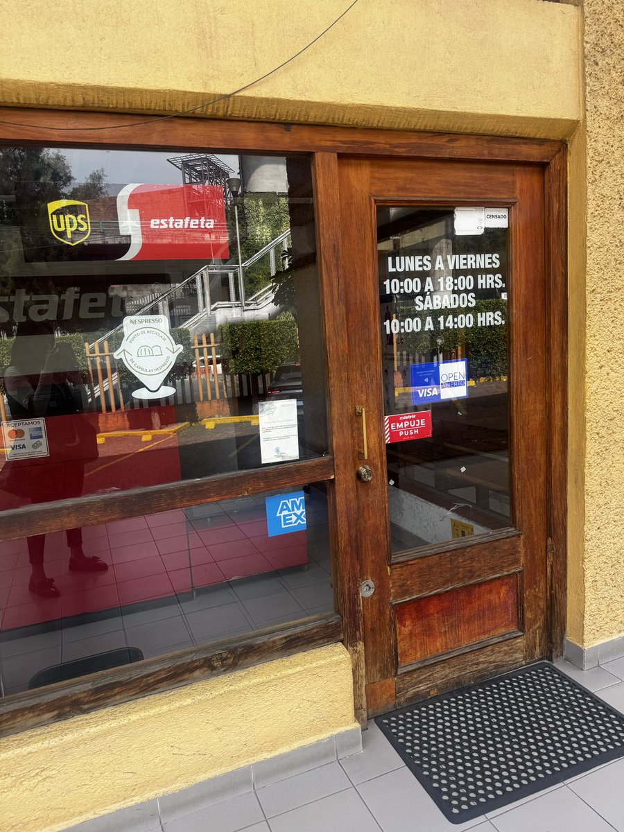 FaXChaPa's tweet photo. Son las 10:15 hrs y en @estafeta san Jerónimo aún no abren. La puntualidad que nos caracteriza a los mexicanos y como yo soy puntual me tengo que retirar y regresar 🤯 https://t.co/uamB7C4nT0
