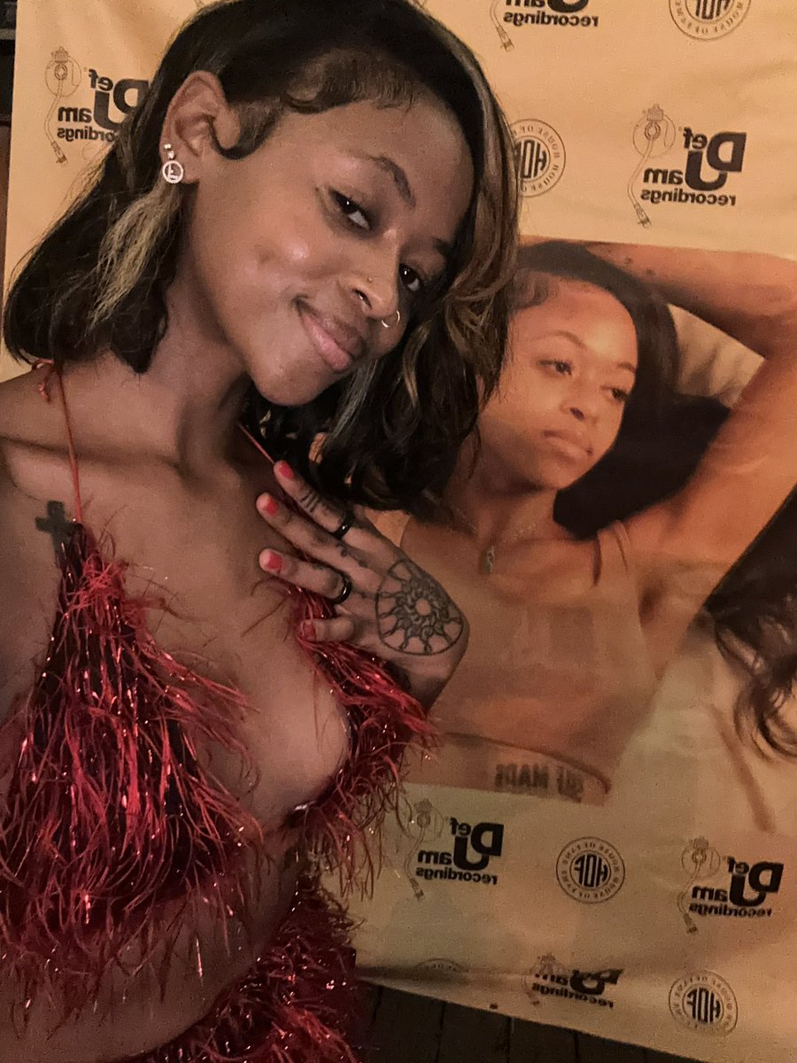 MartinJastin's tweet image. Had the most amazing show lastnight&amp;lt;3 Cant wait to sing for yall again, see you on the 25th🤭Back @ MOCA for the 2nd show