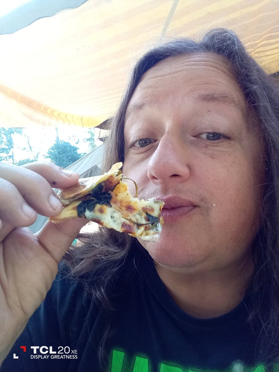LunarEve3's tweet photo. Garden salad, Parmesan bread bites, cheesey tots, and brownie/cookie. #cheatdays #Dominos @dominos #thincrustgarlicparm #doublespinachextracheese https://t.co/aiPsybQKv3