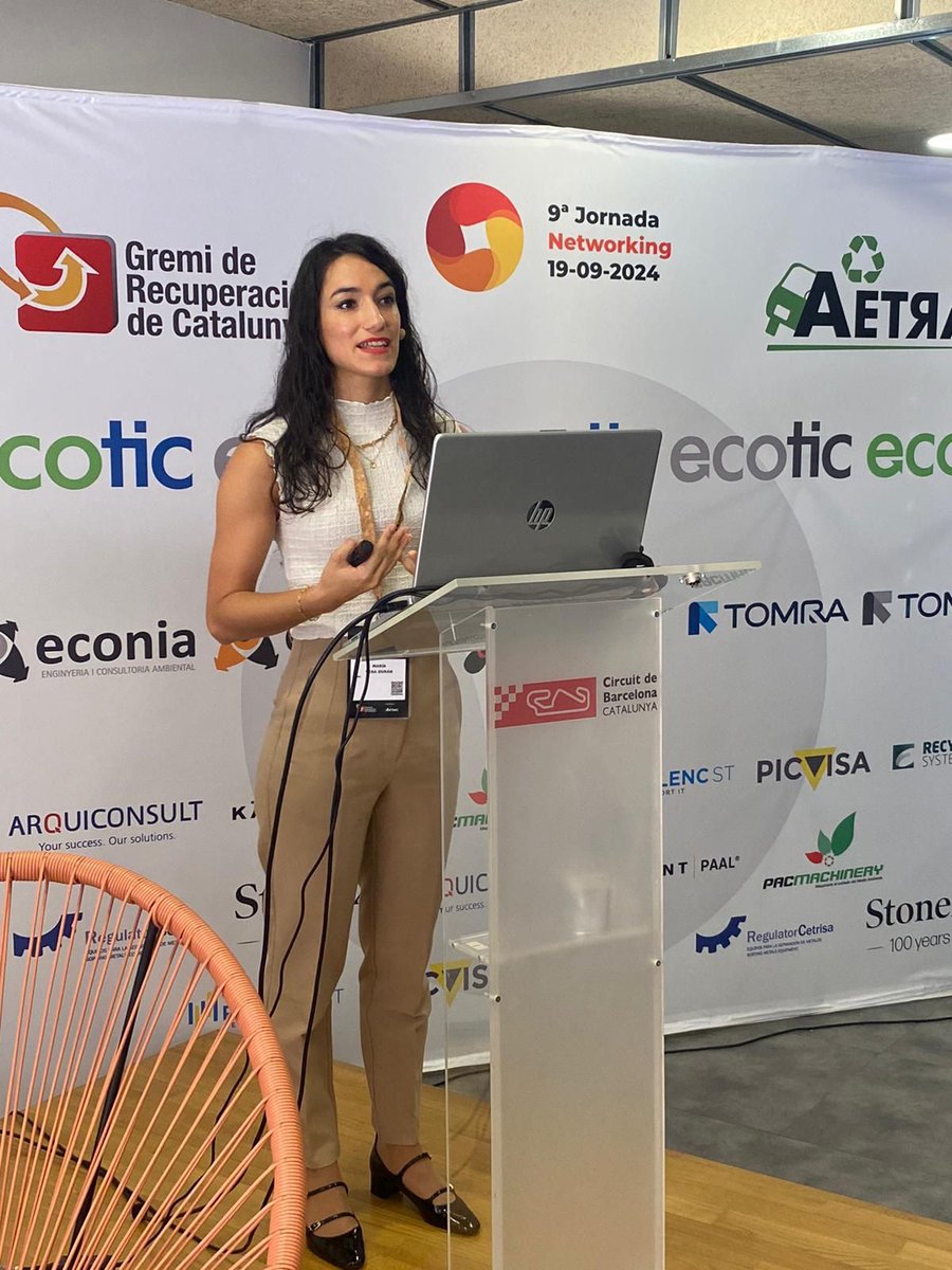 "Recyclers play a pivotal role in decarbonising &amp; boosting the EU competitiveness," said <a href="/mavedu/">María Vera</a>, EuRIC’s Senior Technical Manager, at @gremirecupera's event!

We need a practical implementation of new waste export regulations to keep 🇪🇺 recycled material markets efficient!